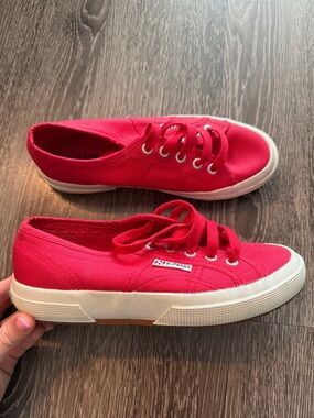 Superga Unisex 2750 Cotu Classic Sneaker in Red